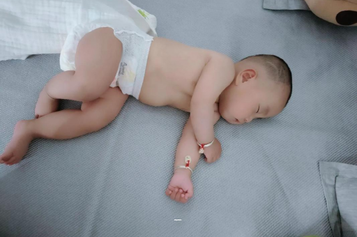 新沂宝宝先长上牙还是下牙